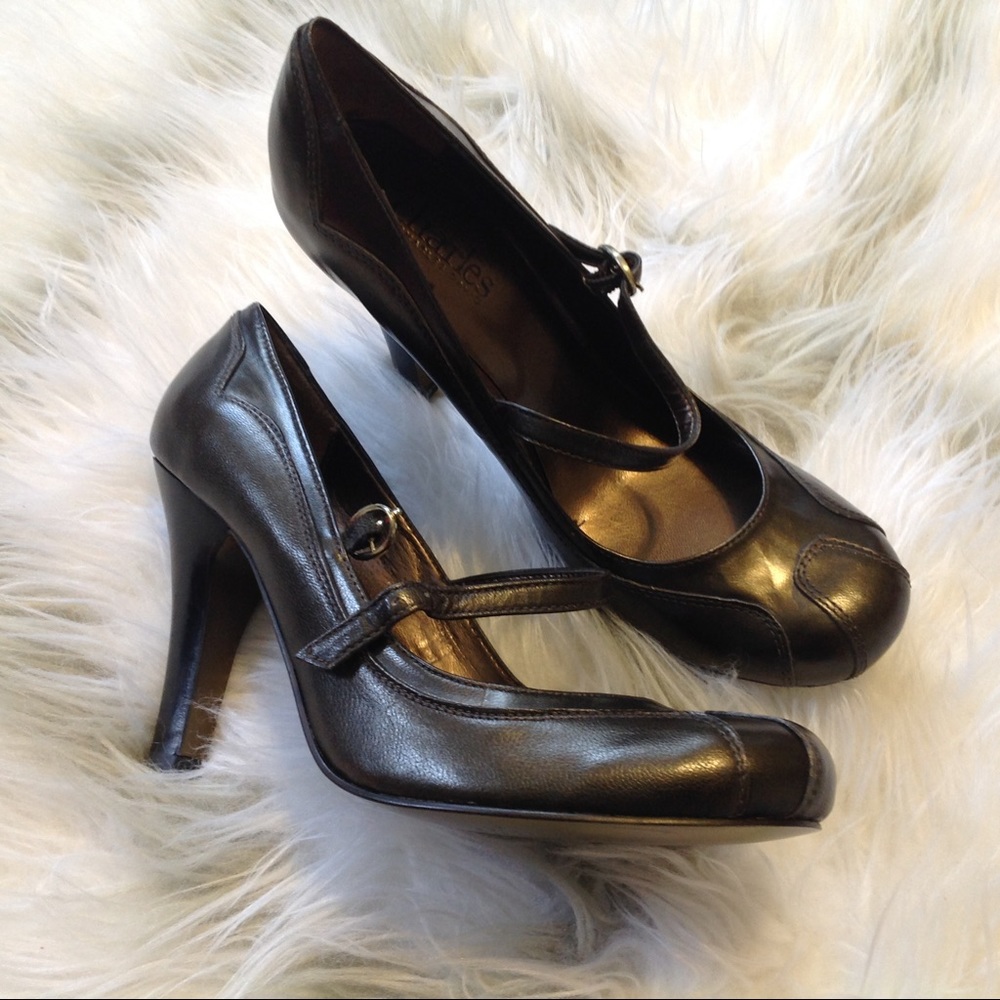Charles David Mary Jane Bronze Metal Heel. Sz 6.5